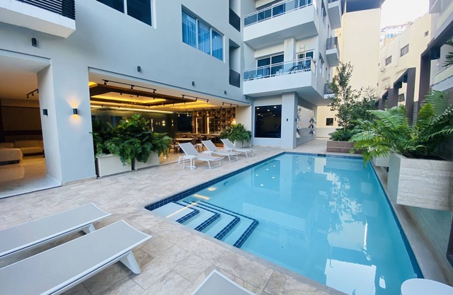 1 Br Naco/downtown/top Location/pool/gym