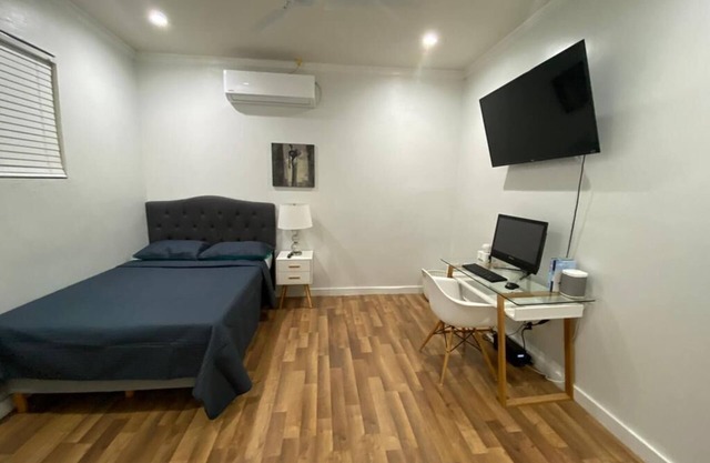 1 BR w/Free Breakfast, Car & Airport Pickup
