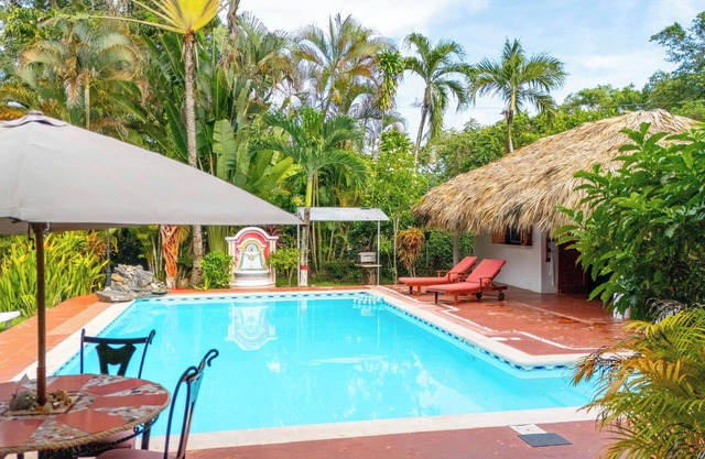 1 chambre 2 personnes Villa style Caraïbes dans une belle propriété sécurisée.