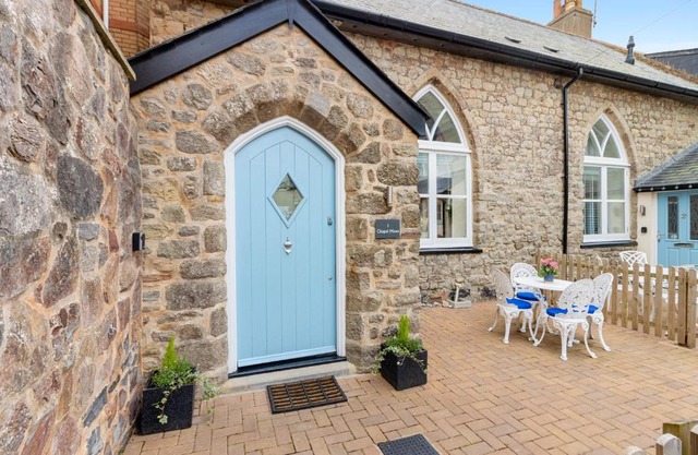 1 Chapel Mews