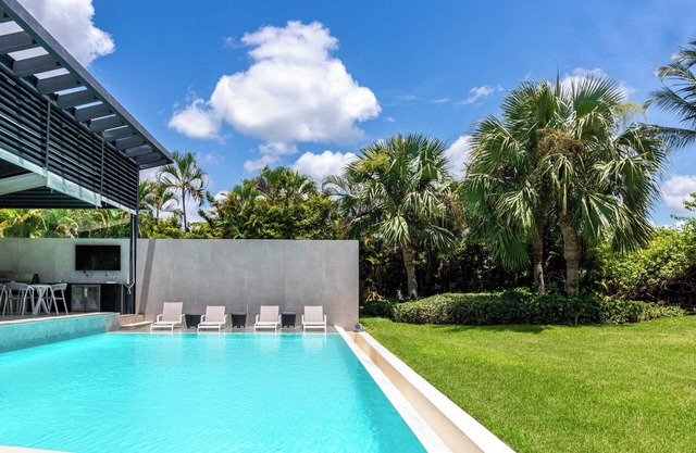1 Golf Cart & Cook Included, Villa w/Hot Jacuzzi