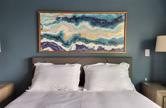 <1 mi to Dome | 3BD 2.5BA | Townhouse | Garage -24