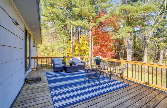 1 Mi to Dtwn: Cottage w/Large Yard in Stockbridge