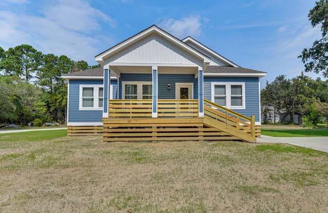 1 Mi to Dtwn Manteo: Dog-Friendly Home w/Deck