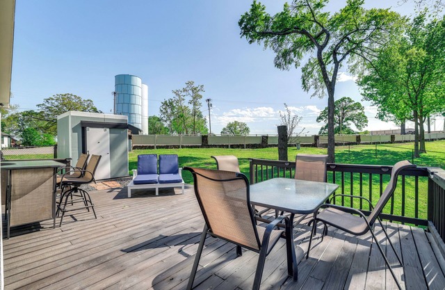 < 1 Mi to Golf & Marina: Inviting Home in Afton!