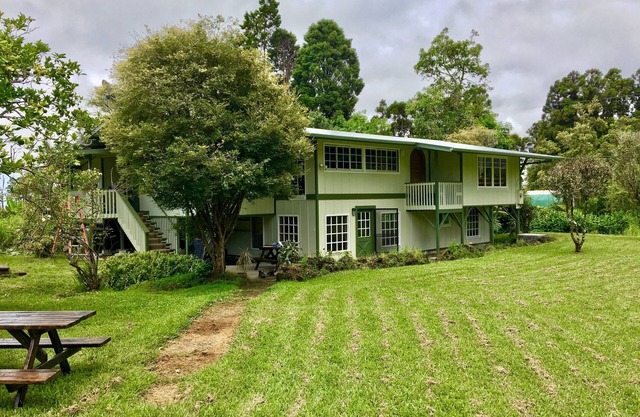 10 Acre Private Bamboo Retreat Located Just Minutes From Volcano National Park