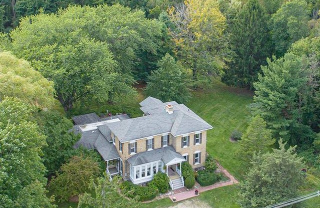 10 Acre Private Estate, Covered Hot Tub, Heated Pool, Xfinity Broadband,