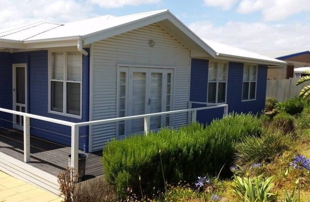 10 Barton St - Modern Beach House