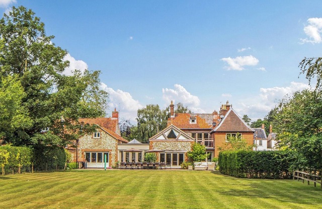 10 bedroom accommodation in East Rudham, near Fakenham