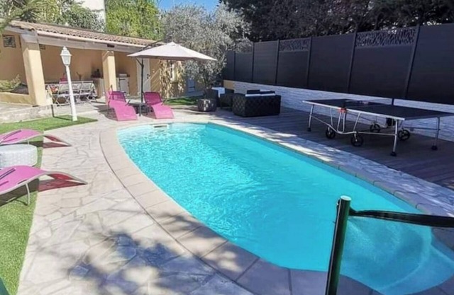 10 min. from Cannes, garden level with private pool, ideal for families