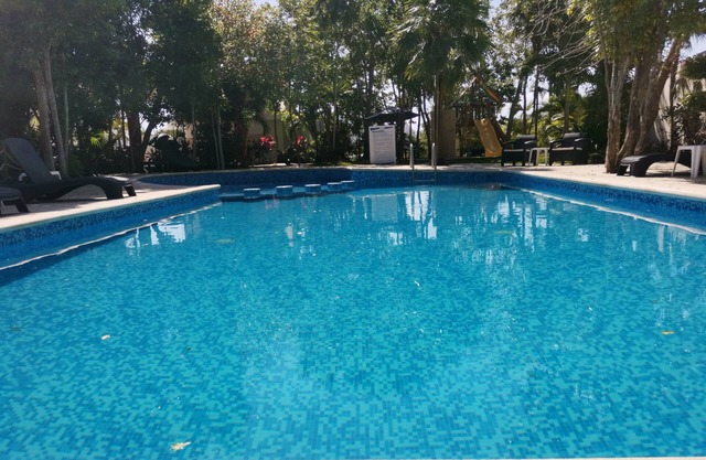 10 min to the beach-20 to airport & Nickelodeon-30 to Cancún & Xcaret, 300 mbps.