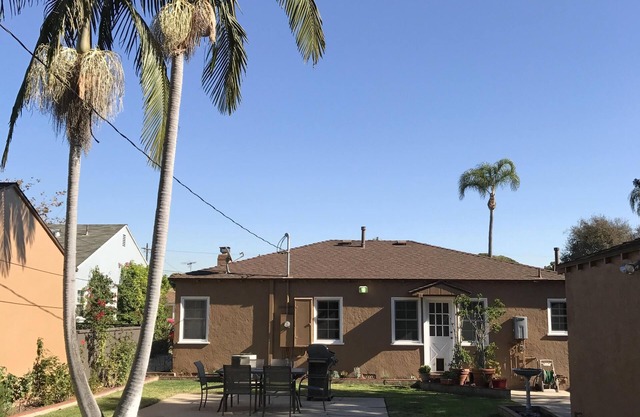 10 Minutes from LAX, Freeways & Beach - Easy Access to all that LA has to offer!