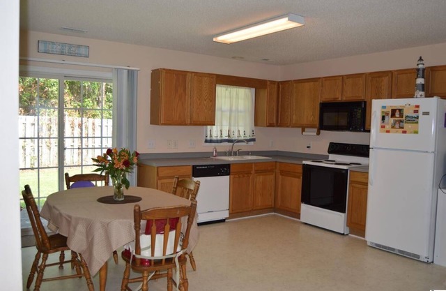10 minutes from the beach. family sized house with community pool