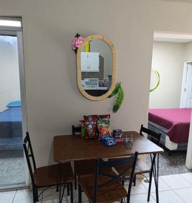 10 minutos de Plaza Miraflores Casa Completa de 2 habitaciones con garaje