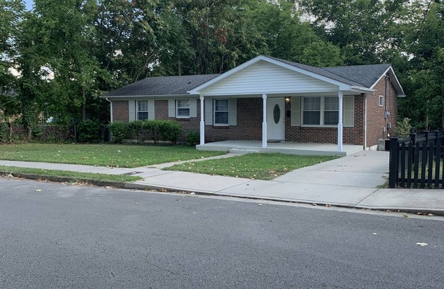 🔥10% OFF 🔥 Charming House in Trendy East Nash, Walk to Restaurants