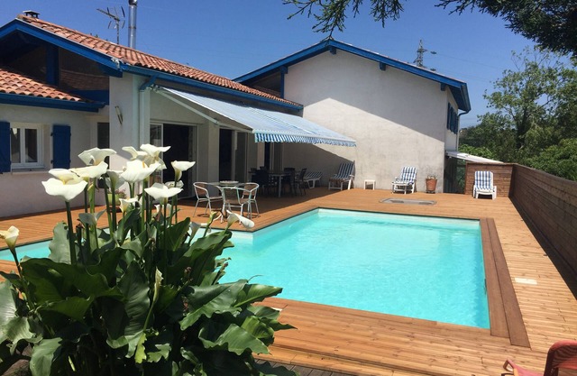 10% Promo July! Bidart near biarritz villa for 14 people 400m from the beach