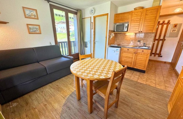 100m from ski slopes, 1st floor, balcony, tv, ski locker, 20m², Saint Martin de Belleville