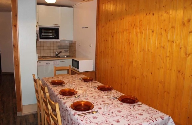 100m from resort center, 3rd floor, balcony, tv, 48m², Val Thorens