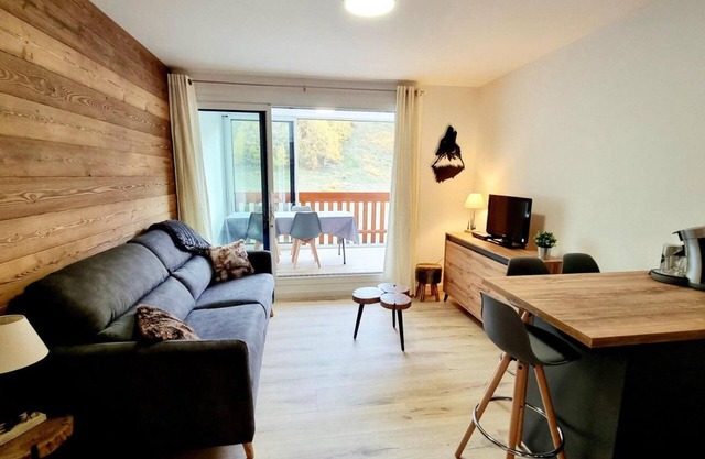 100m from ski slopes, 2nd floor, parking, tv, ski locker, 27m², La Joue du Loup