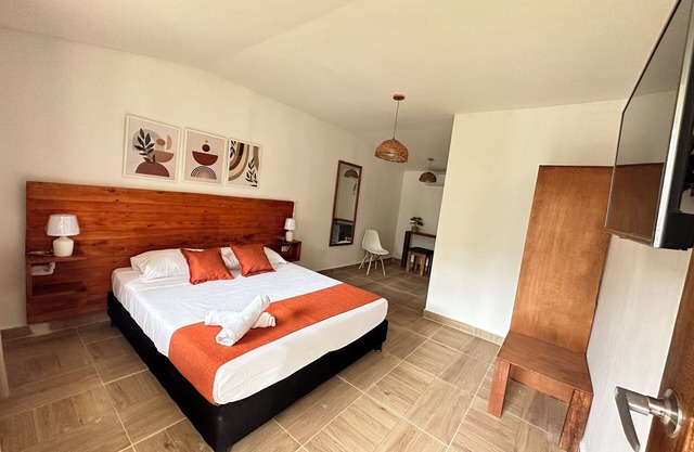101. Double room/private bathroom/breakfast buffet/Jacuzzi area