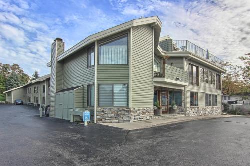 102 Pointes North Inn