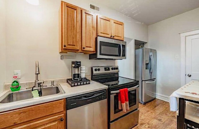 #104 amazing location near Washington university 🌺