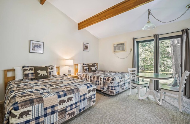 105 Two Queen Bed Standard Hotel Room 1st floor w/outdoor heated pool