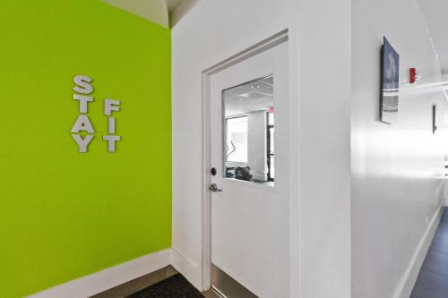 11 Condo-Hotel With Double Bed And Community Pool Miles From Disney!