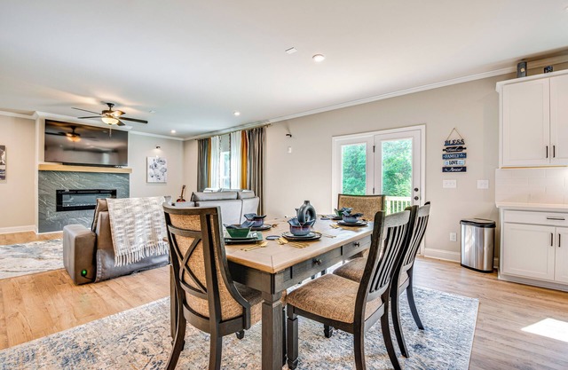 11 Mi to Dtwn: Luxe Atlanta Retreat w/Deck & Yard