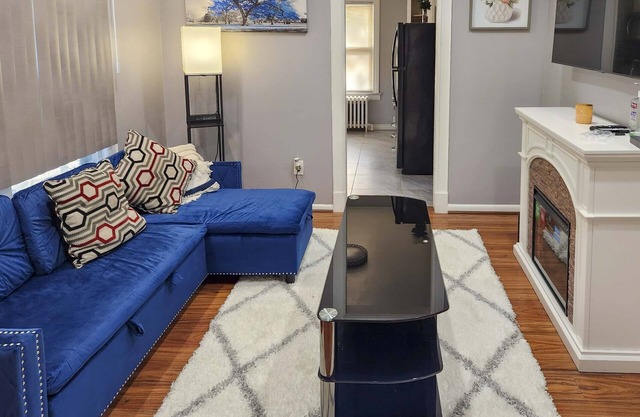 11 Mi to Manhattan: Pet-Friendly Duplex w/Yard!