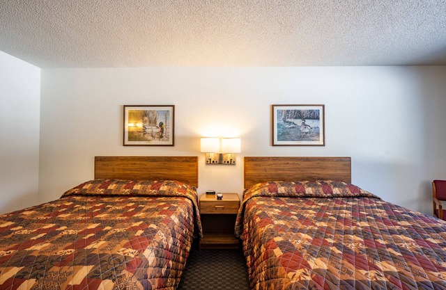 112 Queen Room with easy access to Bike Trail