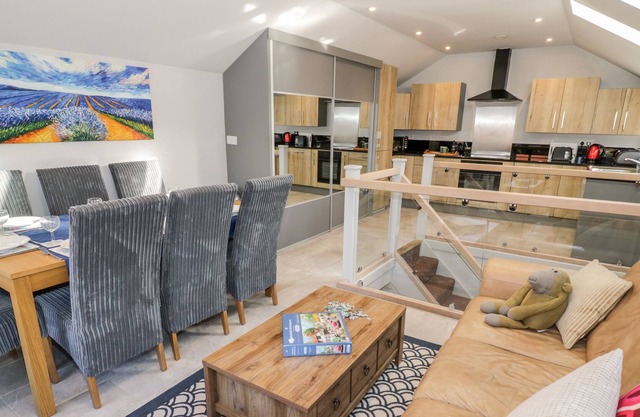 11A LOWER FORD STREET, pet friendly, with a garden in Coventry