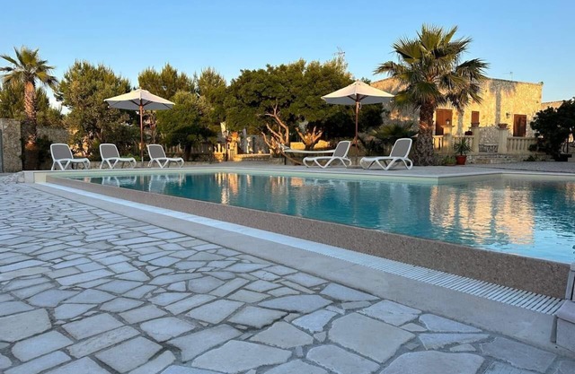 12/15 Beds Luxury Villa with Pool and Outdoor Jacuzzi