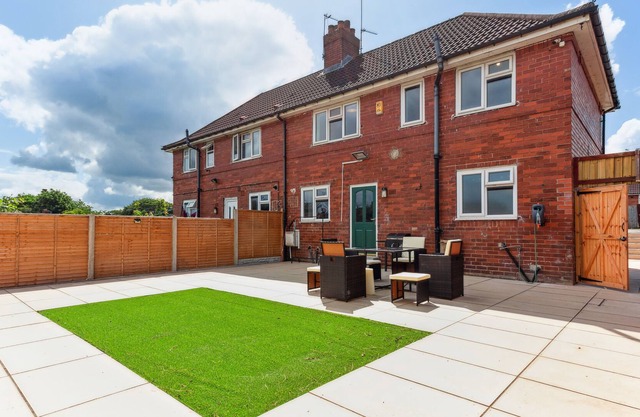 12 Broadlea Rd