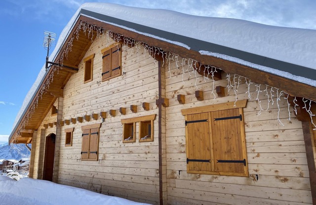 12-person chalet 200m from chairlift