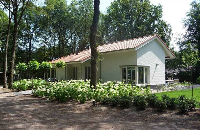 12 person detached country house with trampoline & Private outdoor hot tub