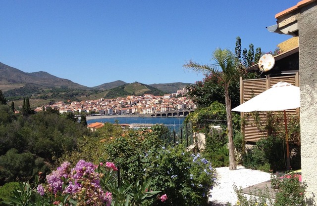 120m² villa renovated waterfront