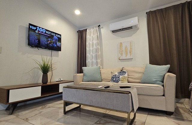 12min/Universal, 5/min to Downtown. Hotel Room Style in a Cozy House in Florida