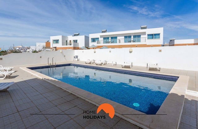 #133 Vila Dias 1 by Home Holidays