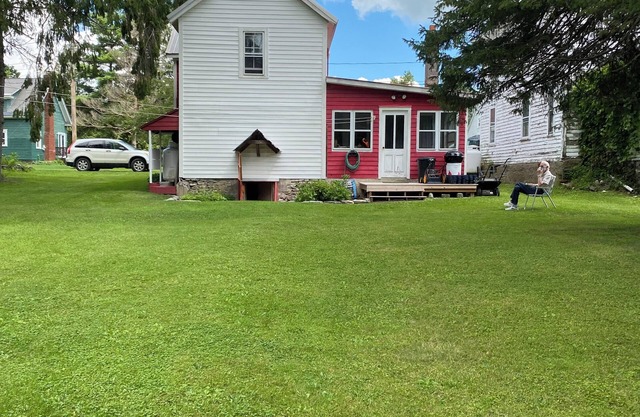 14 Miles To Cooperstown! Charming 3 Bedroom Farmhouse in Cherry Valley Village!
