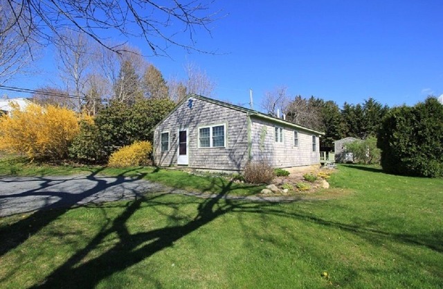 14 Town Neck Rd - Pet-friendly, modern home .5 miles to beach, centrally located