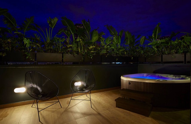 14 Urban Hotel