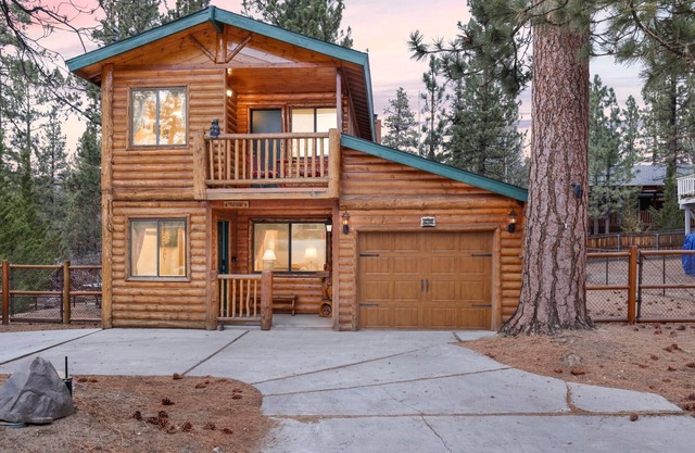 1411-inn Between Pines 2 Bedroom Chalet by RedAwning