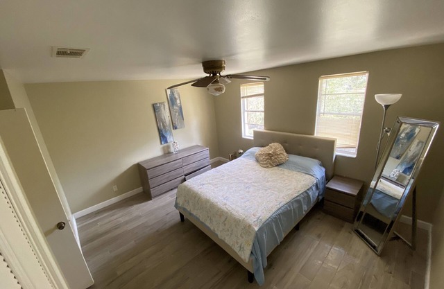 15 min from the beach , 7 min from town center gated comunity pool s and river