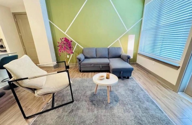 15 Min to Disney, King Bed Pet-Friendly, Amenities