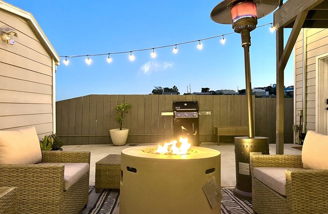 15-Min to Moscone | Work Table | Modern Setting