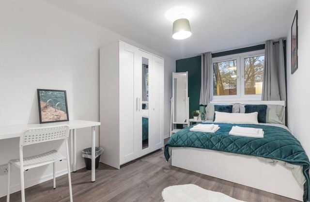 15 Mins to Central LDN | Spacious Home | Sleeps 8