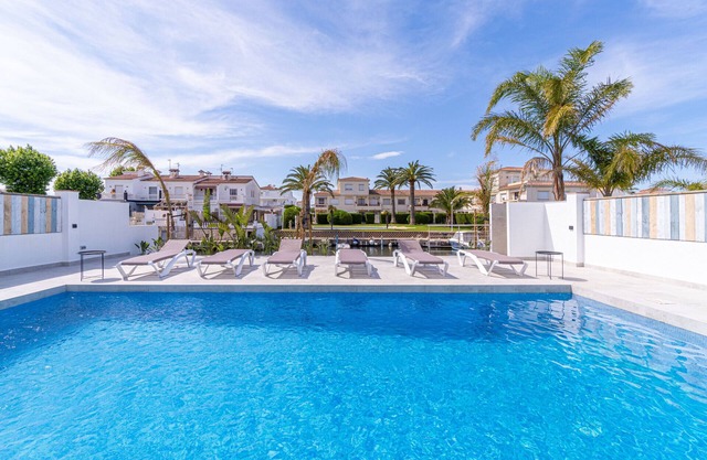 150-Beautiful canal house with pool and mooring-Empuriabrava-Empurialola