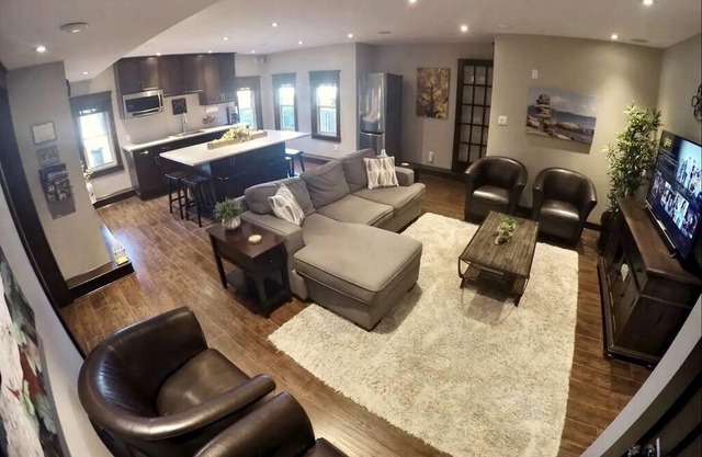 1500 sf: 2 level, cozy, modern guest suite. private entry. close to amenities