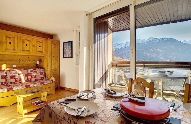 150m from resort center, 6th floor, view mountain/ski slopes, ski locker, 28m², Les Menuires